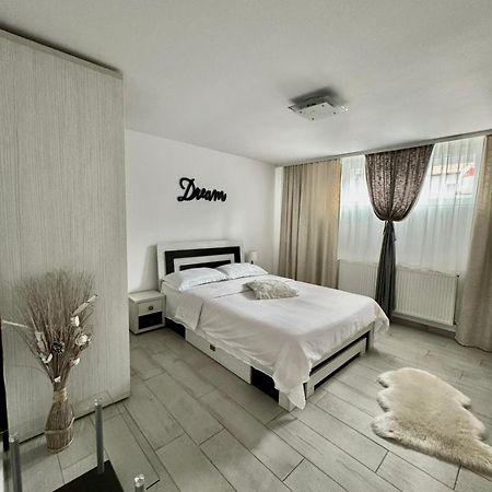 La Relax Apartment Brasov Bagian luar foto